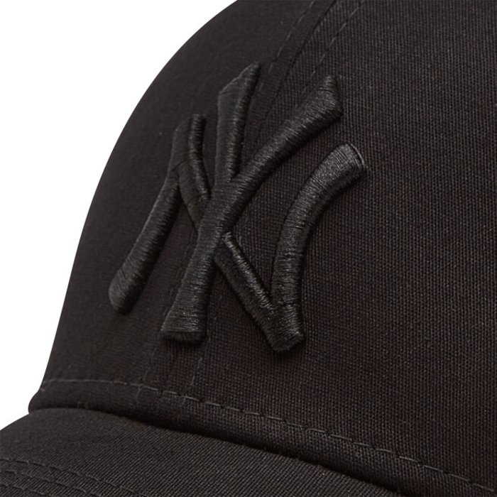 Šiltovka NEW ERA čierna NEW ERA CAP 3930 MLB League Basic NEYYAN 10145637 BLK/BLK